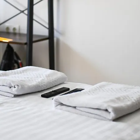 Redbrick Center Iii Apartment *